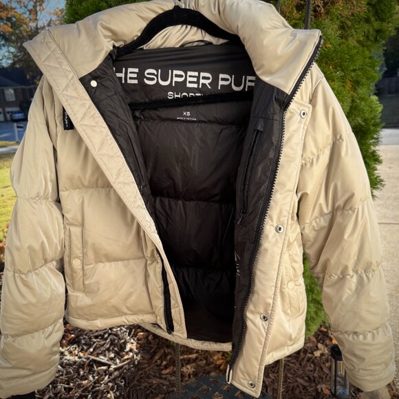 Aritzia | Supper Puffer | Shorty | XS | Champaign | Great Condition Minor Flaw - Picture 3 of 14